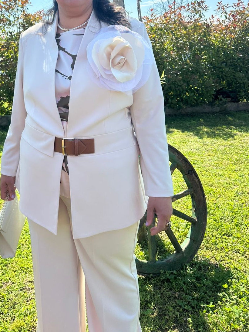 Rinascimento completo pantalone panna con cintura cuoio