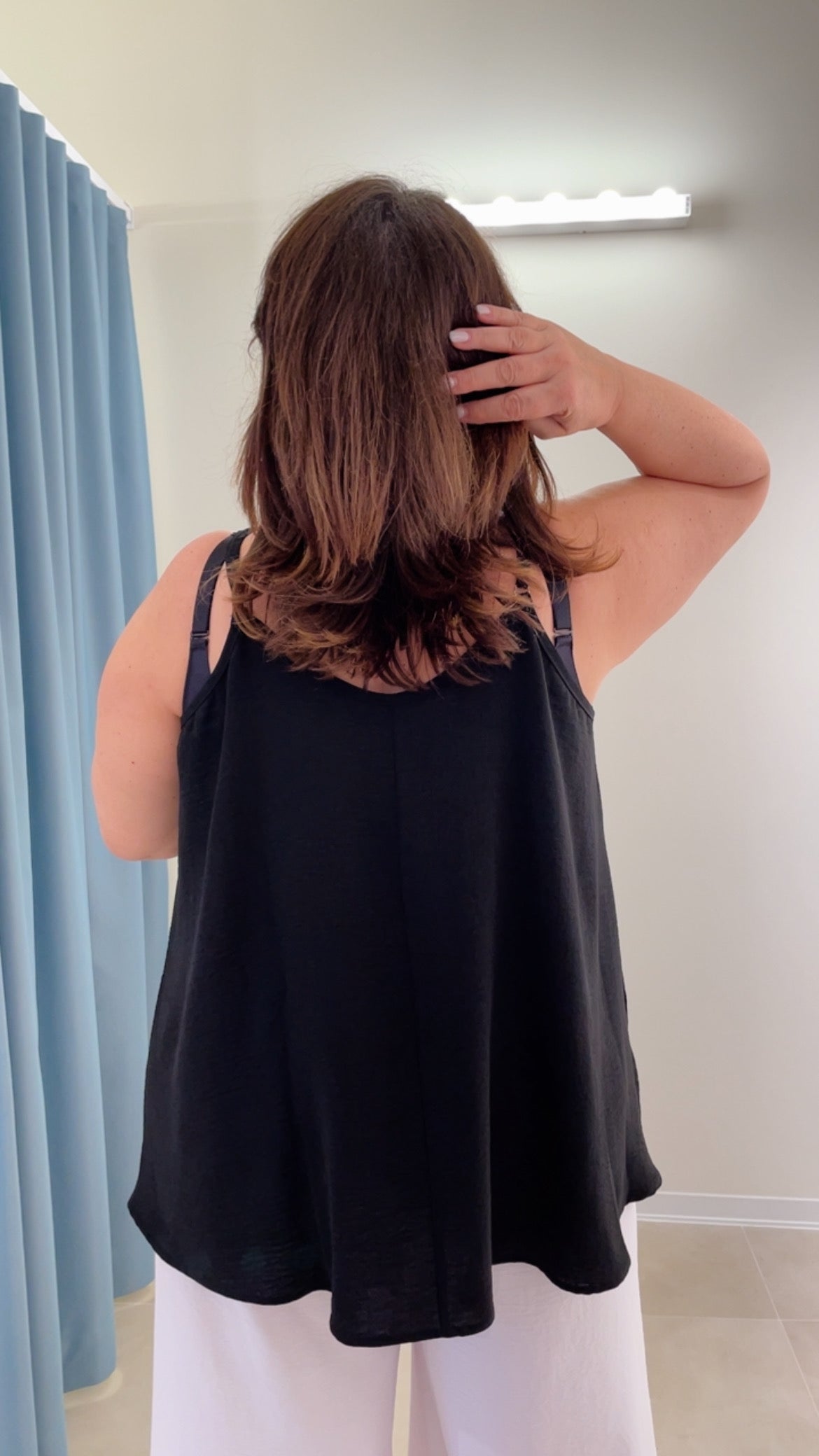 Top vestibilita  Curvy a spallina nero