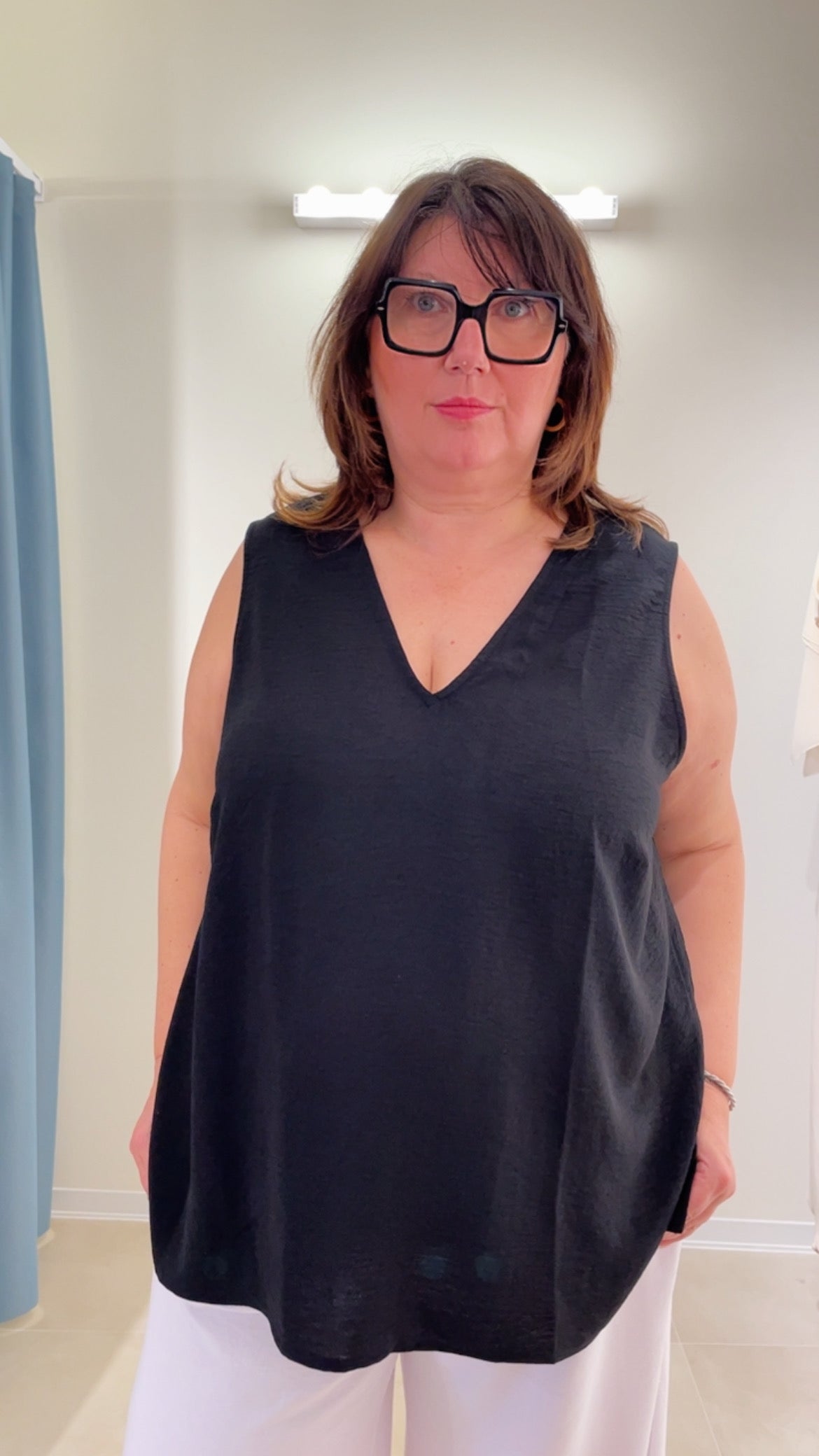 Top Curvy spalla larga nero