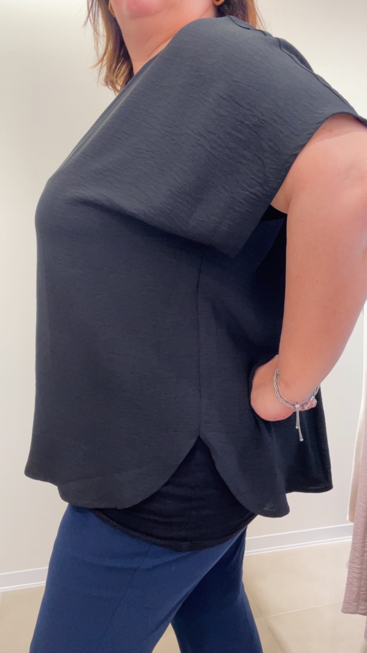 Blusa girocollo mat nera